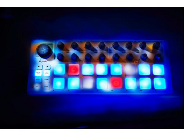 ARTURIA BEATSTEP MIDI CONTROLLER