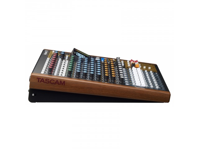 TASCAM MODEL 12 USB AUDIO (MIXER-CONTROLLER-RECORDER) INTERFACE
